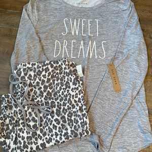 Rae Dunn Sweet dreams pajamas set